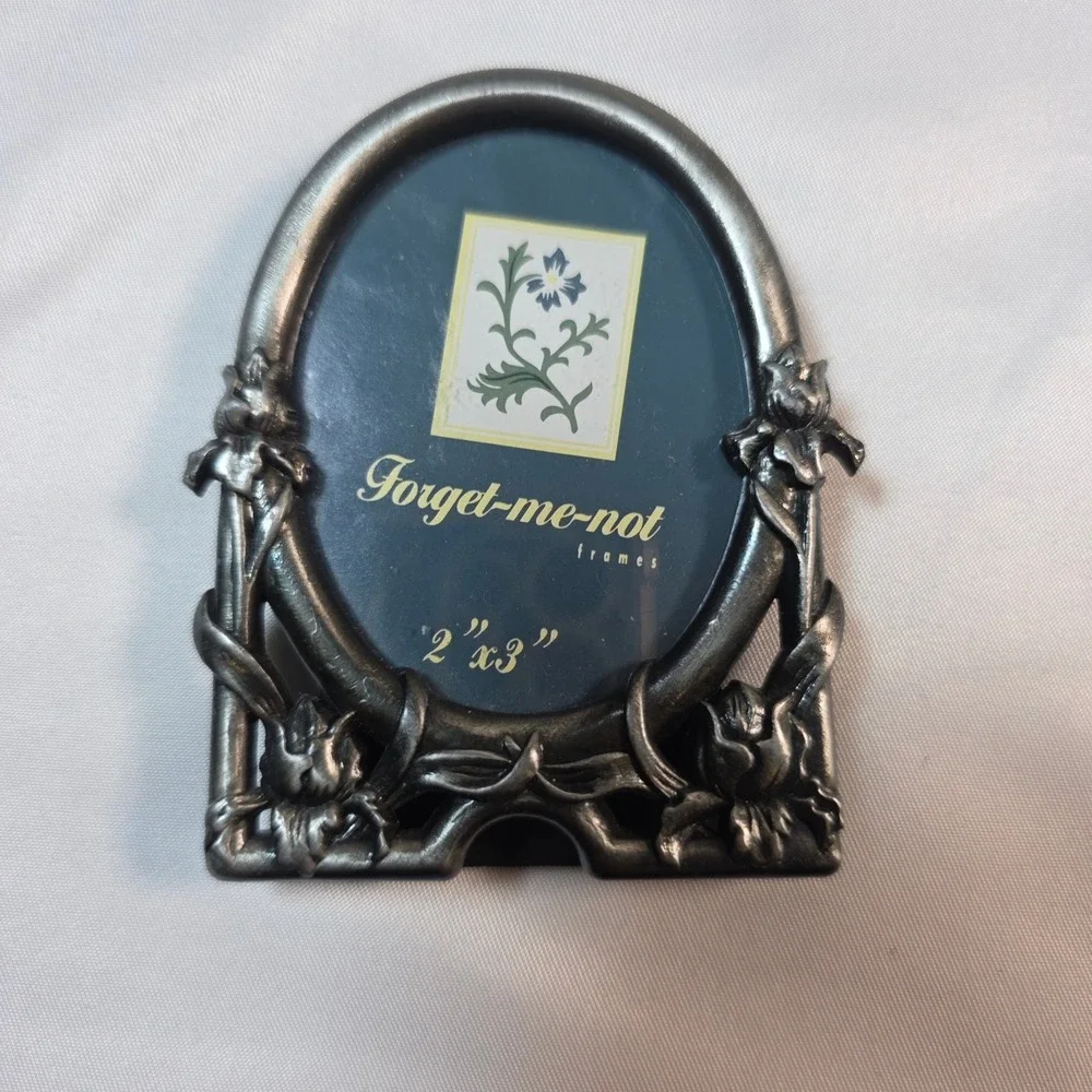 Forget-me-not Frames Pewter Tone Floral Oval 2x3 Picture Frame Vintage Style